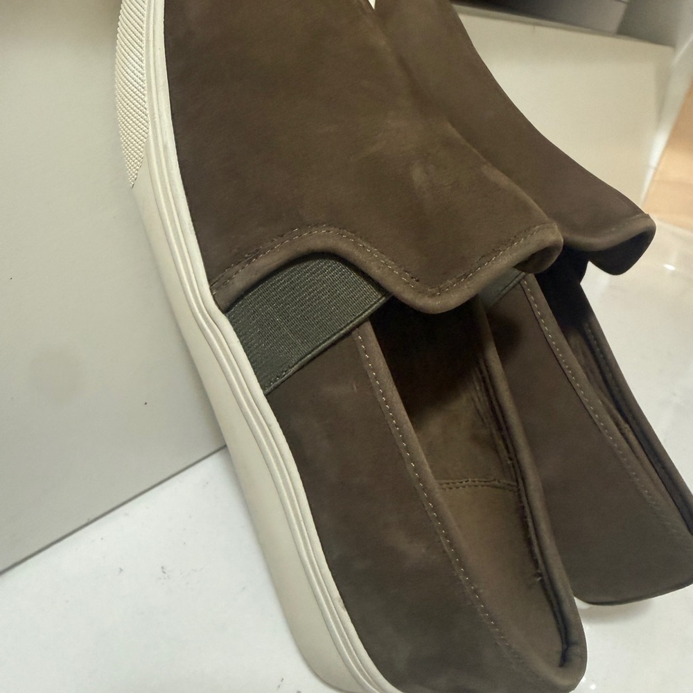 Blondo women's Slip-On Casual Sneakers in Dark Brown new conditions - Picture 6 of 10